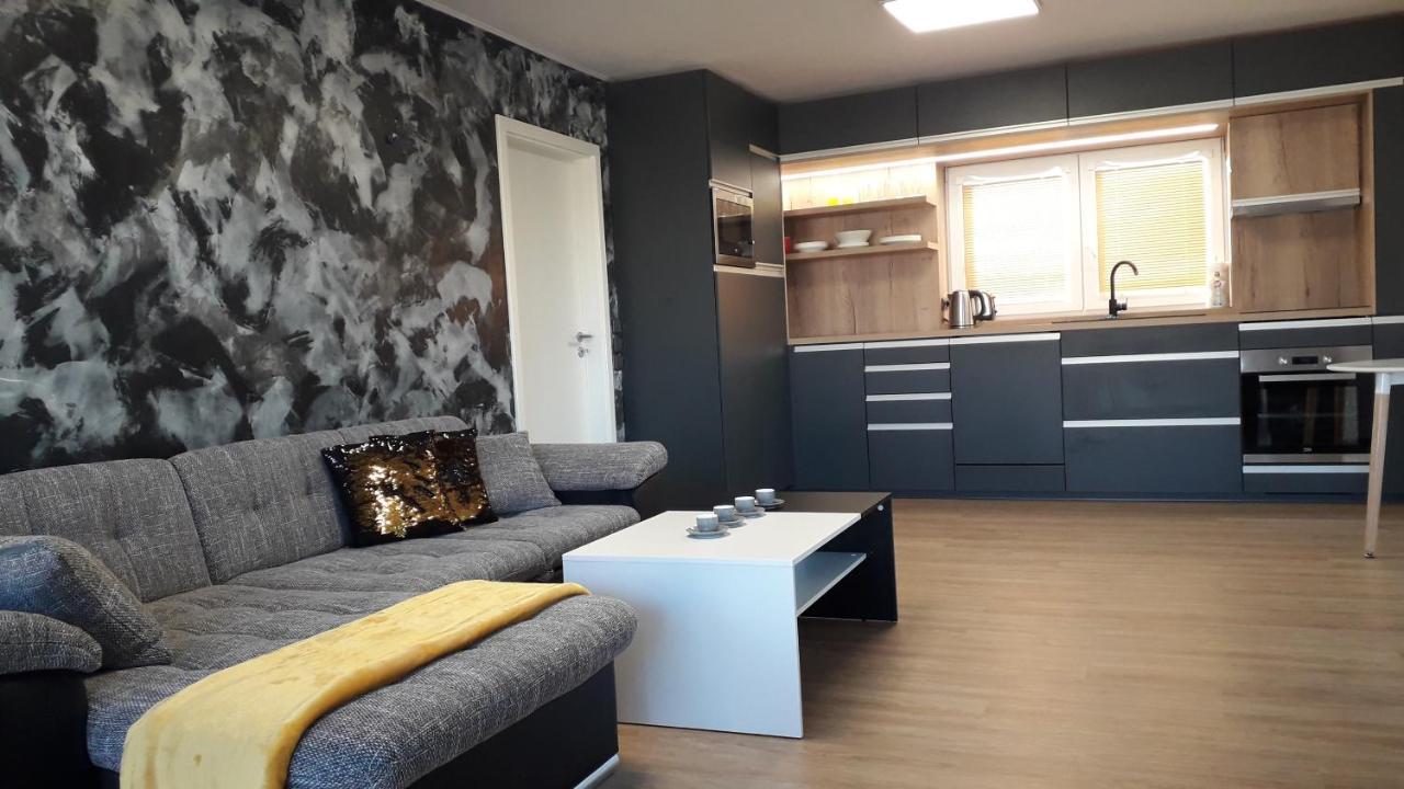Vila Věkoše - apartmán s terasou a zahradou Hradec Králové Exterior foto